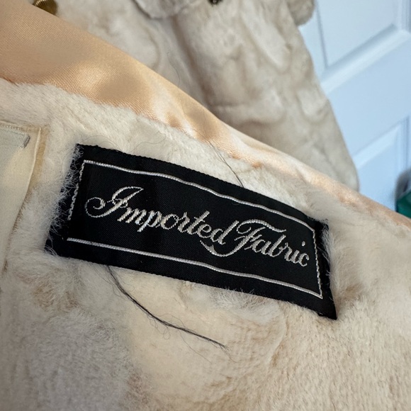 Vintage Union Made Women’s Cream Fur Coat - Picture 3 of 16